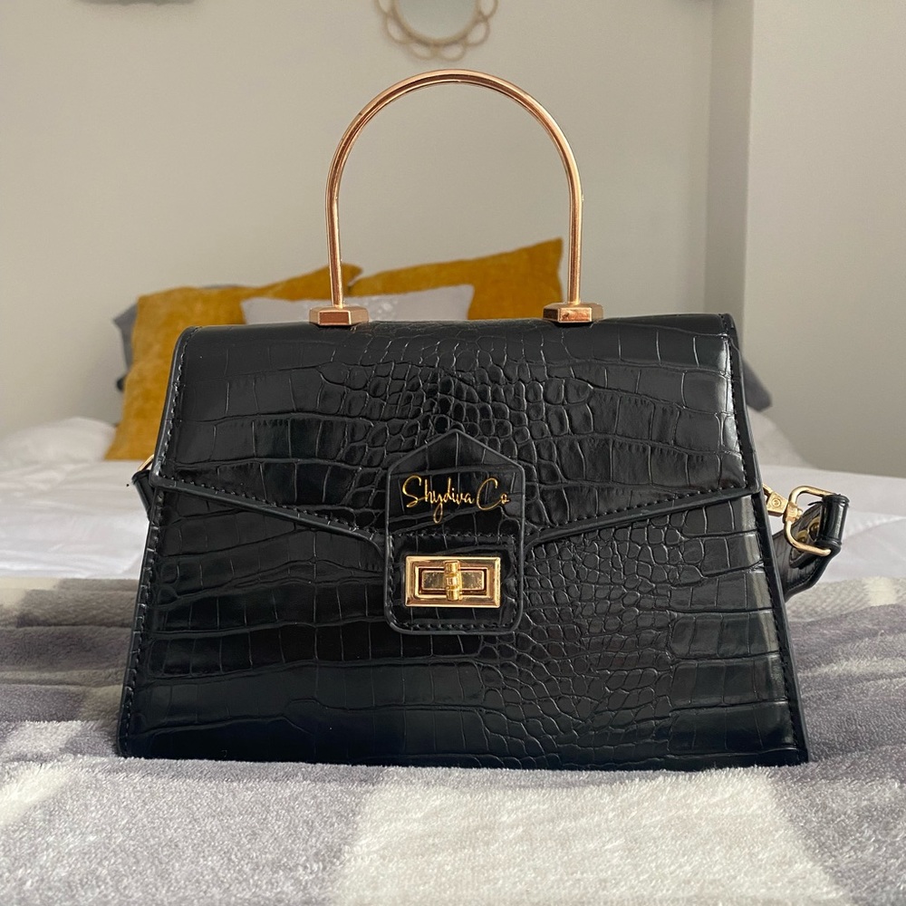 black crocodile print Shoulder bag! Shydiva Co.